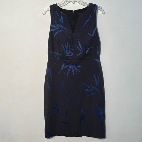 ANN TAYLOR Iridescent Blue Palm Print Sleeveless Split Neck Black Midi Dress 8